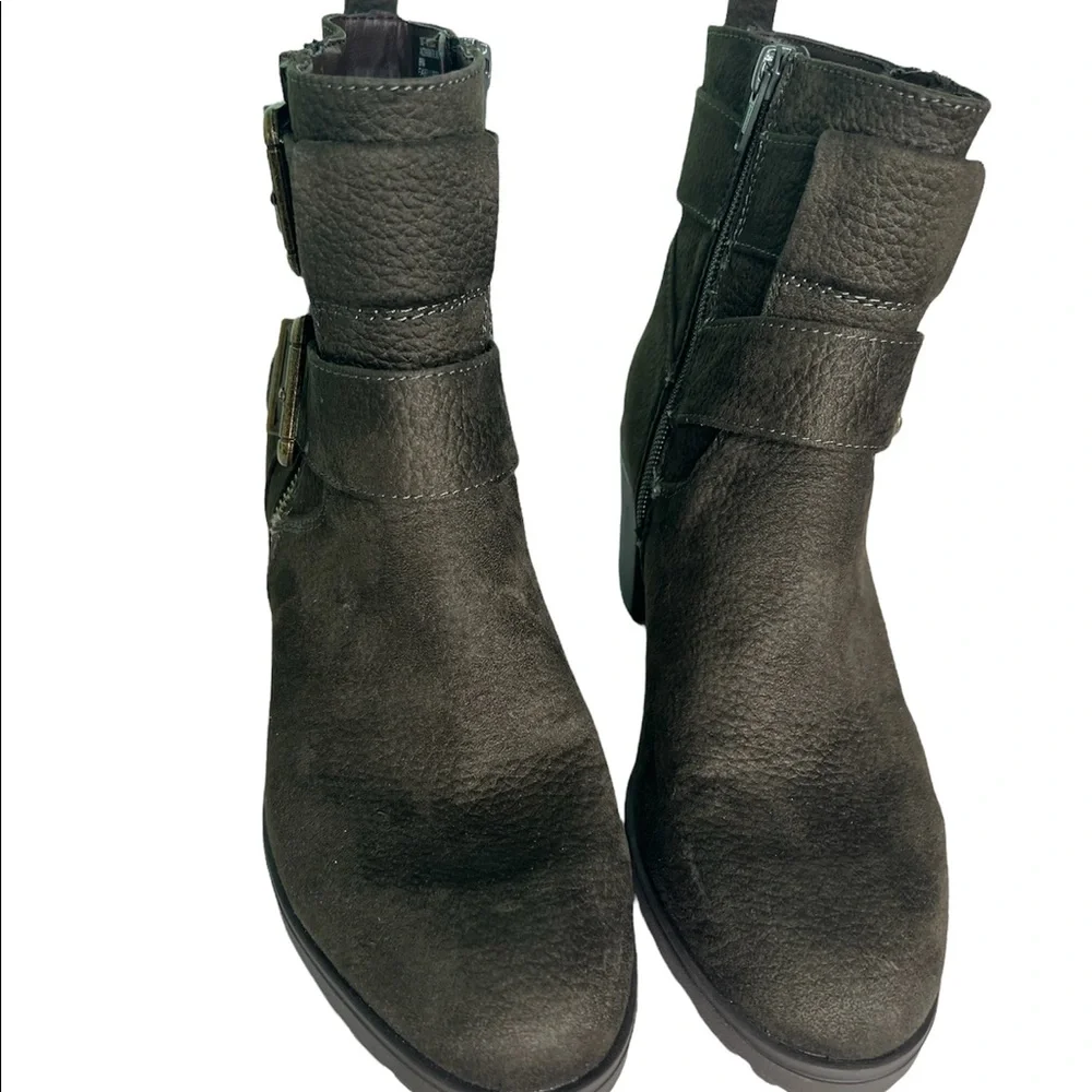 Women's WHITE MOUNTAIN Gilmour Double Buckled Army-Green Ankle Boots Lug Sole 9M - Picture 2 of 9